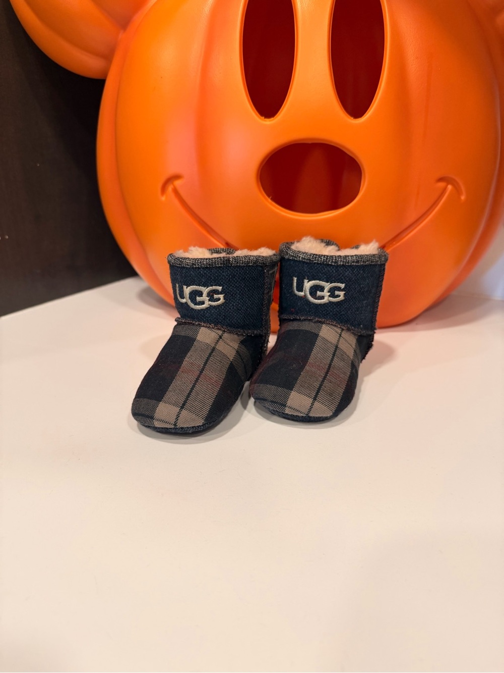UGG Kids Plaid Shearling-Lined Boots - Black/Tan